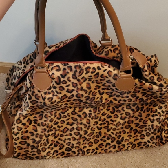 Handbags - 🔽👋👋5/$30! LEAVING CLOSET 1/10